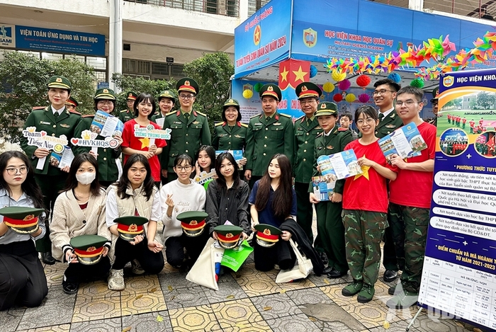 Đề thi Học viện Khoa học quân sự chính là đề thi tốt nghiệp THPT hoặc bài thi đánh giá năng lực của Đại học Quốc gia Hà Nội / Hồ Chí Minh