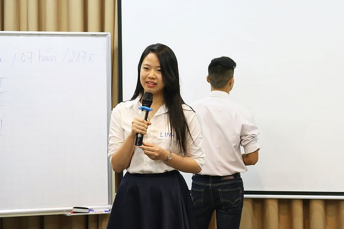 Phần tiếng Anh 11 Unit 10 Speaking chủ yếu giúp rèn luyện kỹ năng nói, trình bày nội dung tiếng Anh và phản biện
