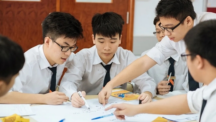Bài đọc tiếng Anh 11 Unit 9 Getting Started giới thiệu chủ đề qua cuộc họp của câu lạc bộ nhận thức xã hội