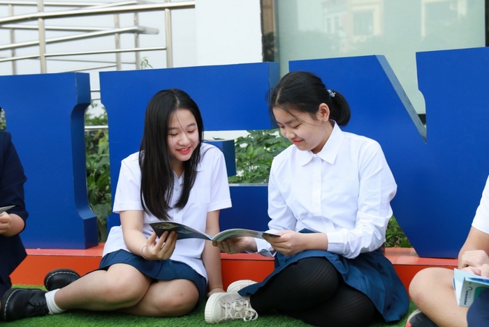 Bài học Tiếng Anh 11 Unit 9 Speaking gợi đến những vấn đề quen thuộc với tuổi học sinh trung học phổ thông