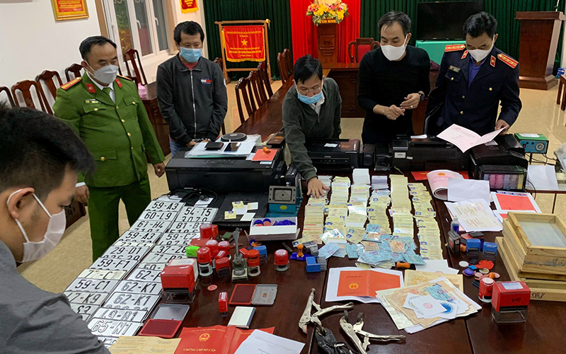 Cơ quan chức năng thu hồi hàng loạt chứng chỉ giả