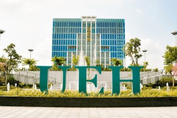 đề thi VSTEP Đại học Kinh Tế TP.HCM (UEH)