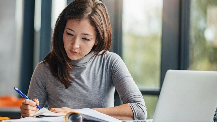 Đề thi tại LHU được tổ chức trên máy tính, mục tiêu phản ánh chính xác năng lực sử dụng tiếng Anh thực tế