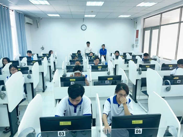 Đề thi và thao tác làm bài VSTEP Đại học Thành Đông đa phần thực hiện trên máy tính