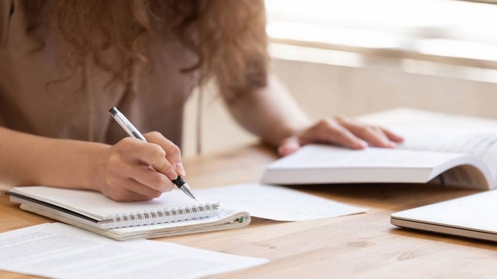 Hãy luyện tập nhiều hơn với đề thi VSTEP Đại học Thành Đông mẫu để biết cách phân bố thời gian khi làm bài thi thật