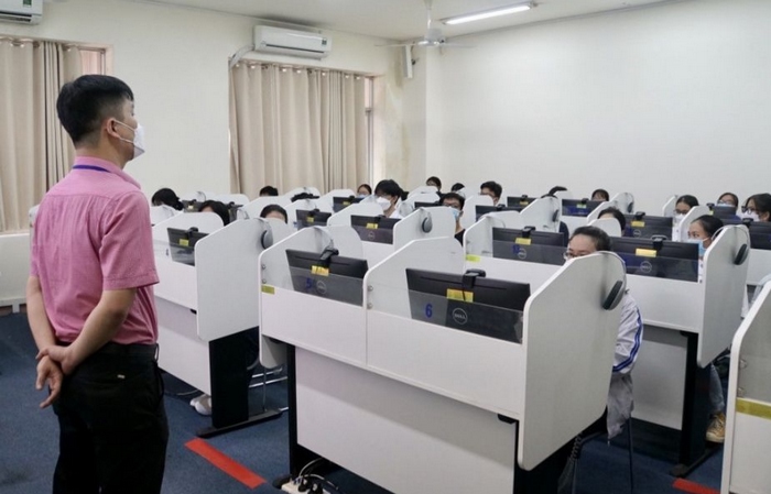 Đề thi VSTEP Đại học Thương Mại tuân thủ cấu trúc chuẩn theo quy định của Bộ GD&ĐT, tổ chức trên máy tính