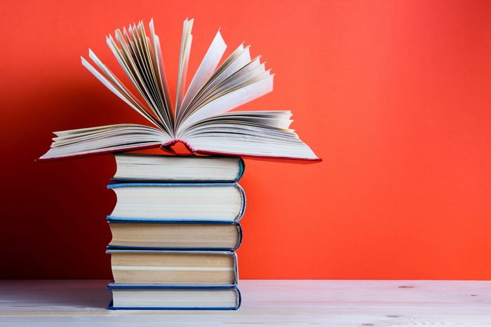 Tìm các chủ đề luyện viết tiếng Anh có thể kể về cuốn sách bạn yêu thích, có ấn tượng nhất từng đọc