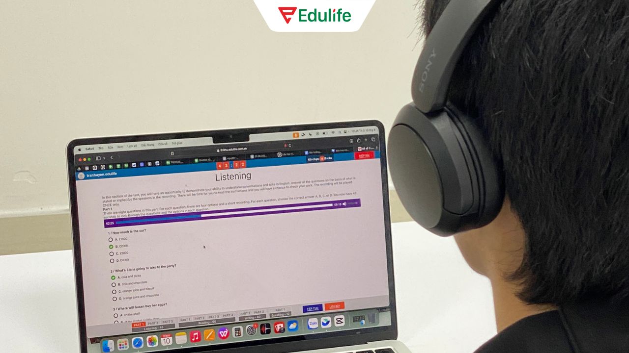 Phần thi Listening với 25 câu hỏi yêu cầu xác định ý chính và thông tin chi tiết khi nghe