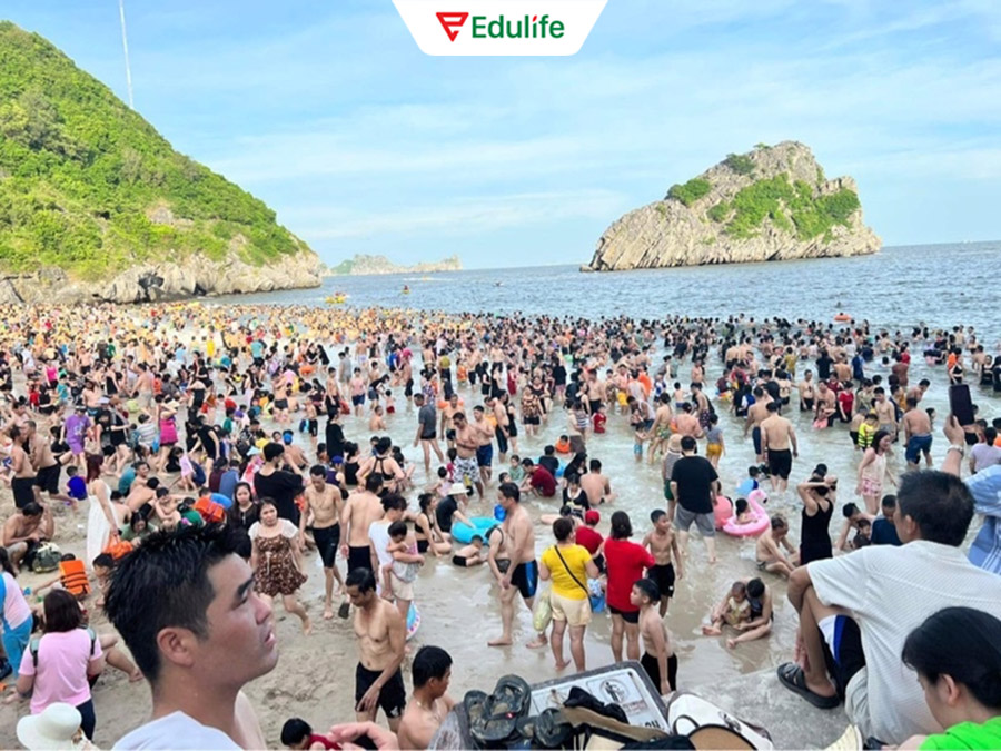 Mùa cao điểm du lịch thường rơi vào tháng 5 đến tháng 8 hàng năm