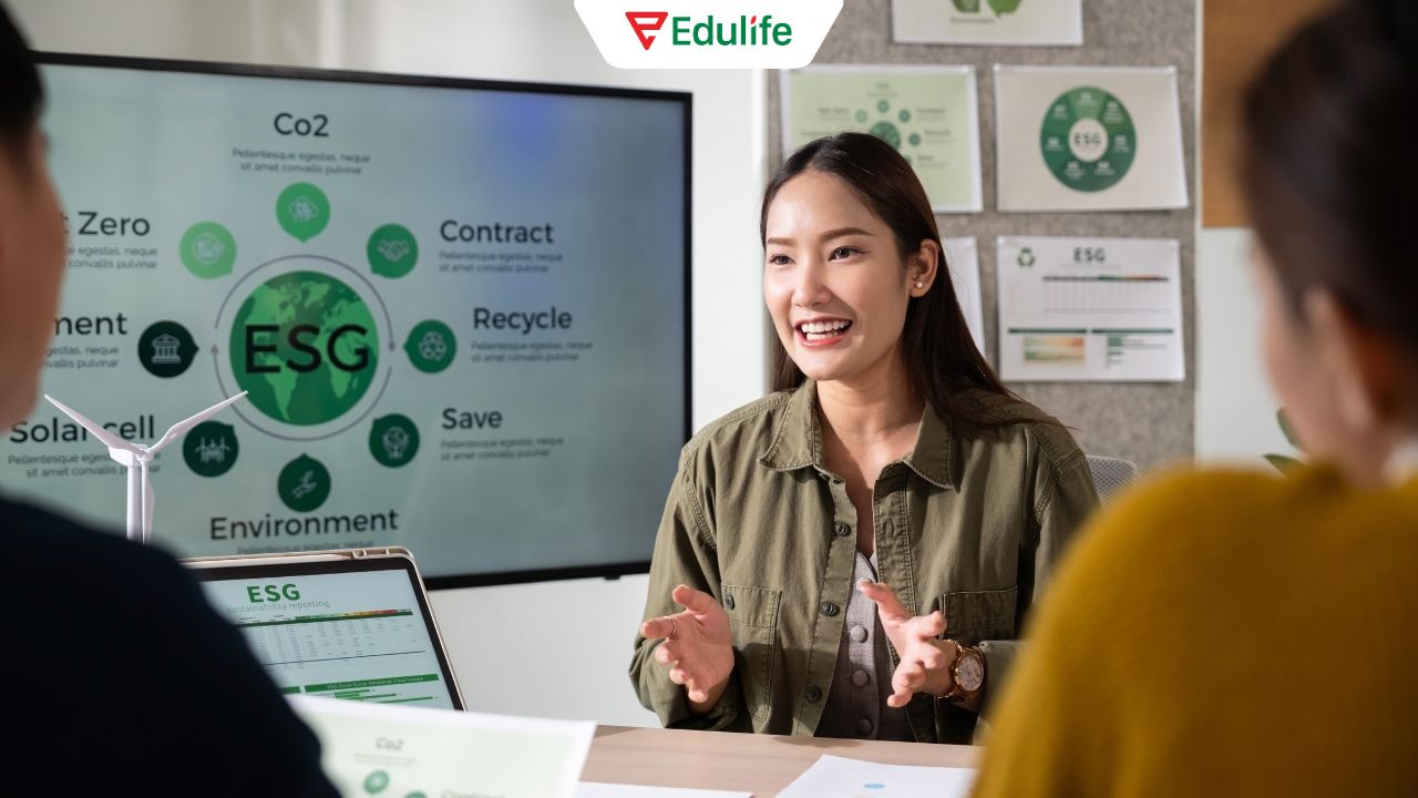 Người đạt C1 có thể diễn đạt ý tưởng trôi chảy trong các cuộc thảo luận chuyên sâu