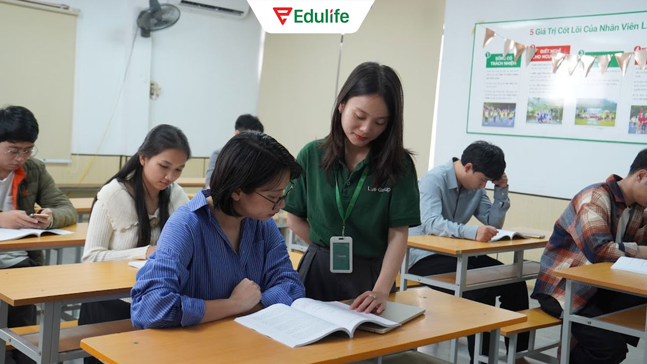 Học APTIS C1 tại trung tâm sẽ được giảng viên hỗ trợ “đi đúng hướng”
