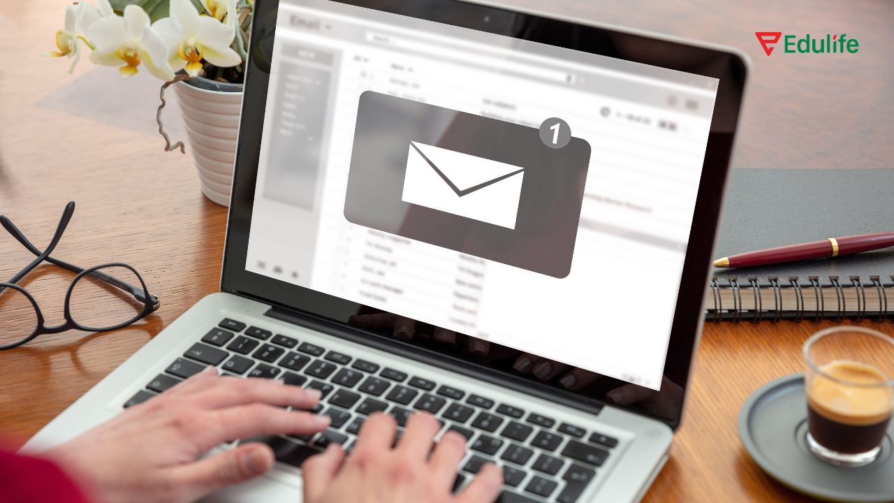 Ở phần thi Writing bạn hãy lên các ý chính khi viết thư để tránh viết lan man