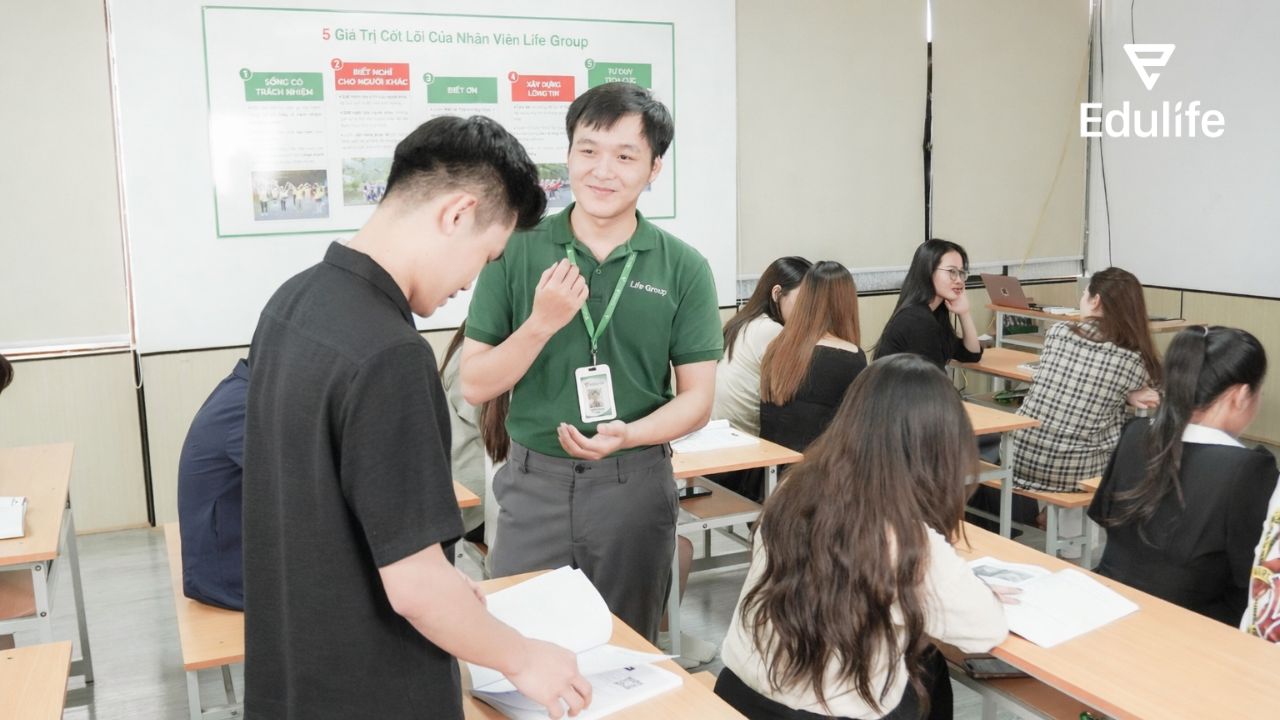 Địa chỉ luyện thi VSTEP chất lượng sẽ luôn hỗ trợ học viên trong suốt quá trình học