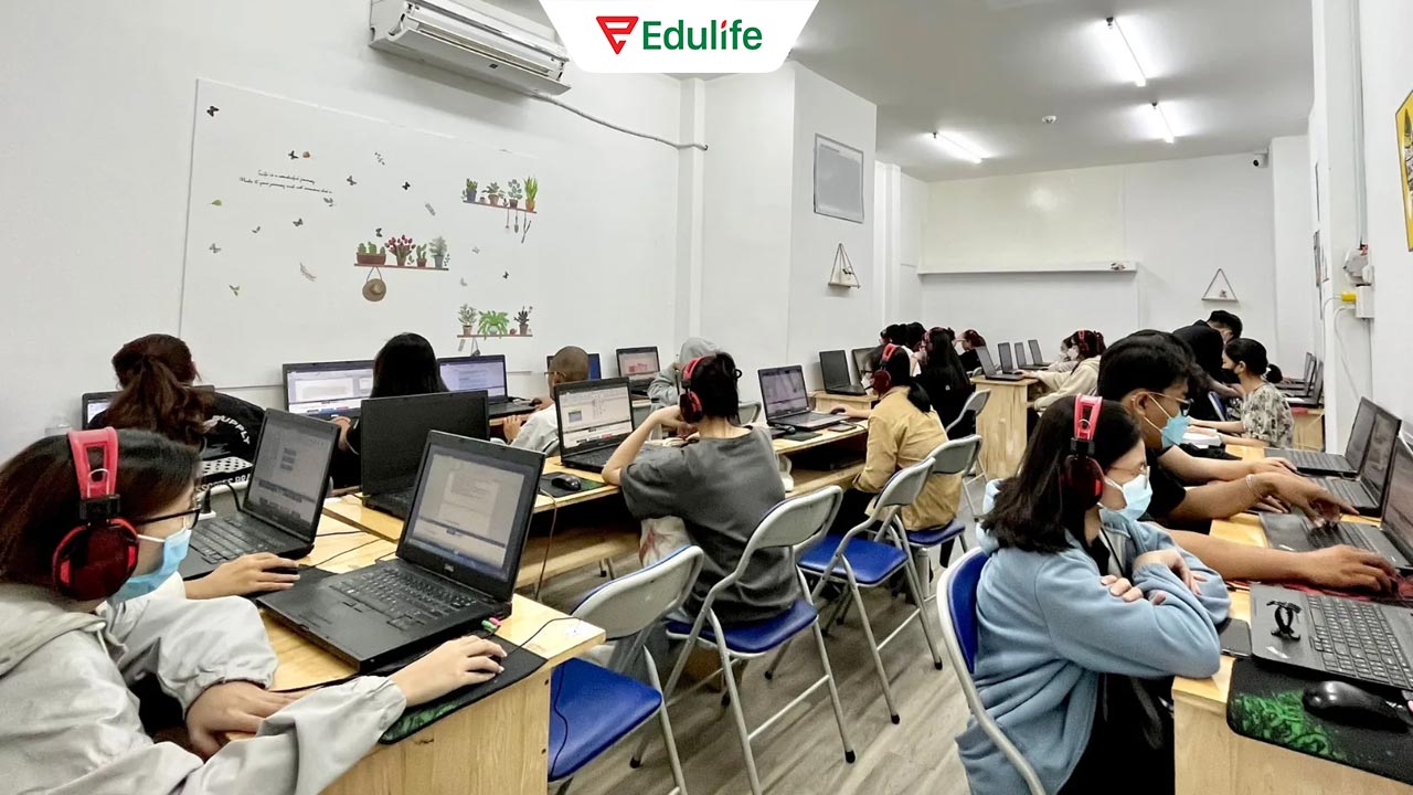 Trung tâm luyện thi Edusa Việt Nam đượ đông đảo học viên lựa chọn