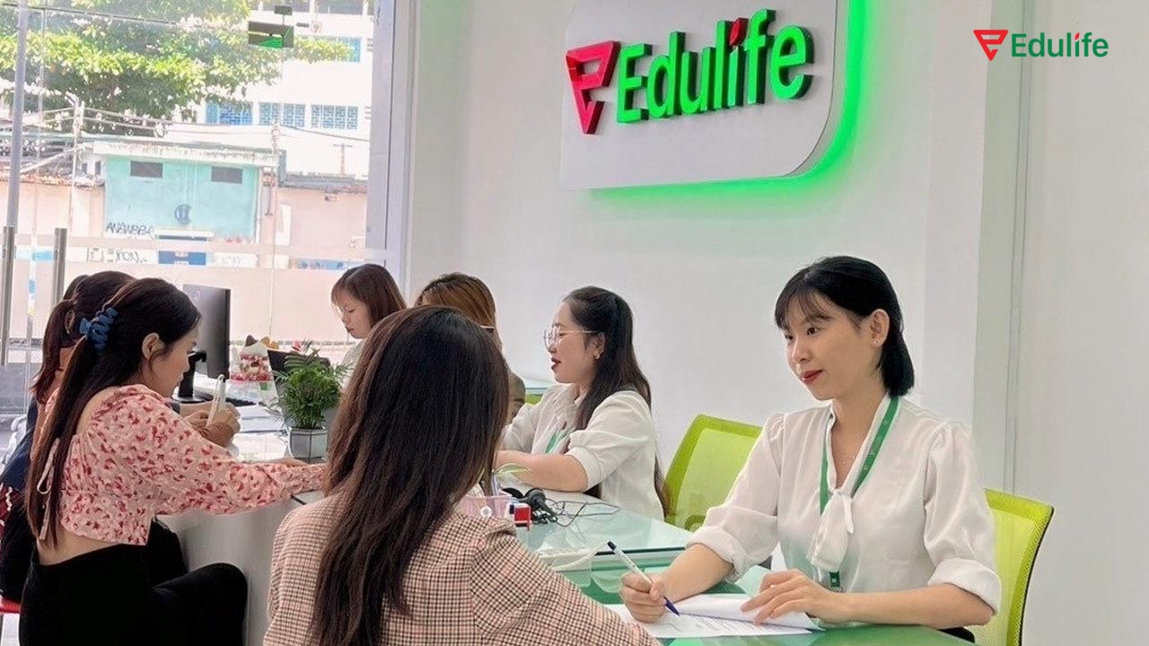 Edulife cung cấp chương trình luyện thi APTIS bài bản