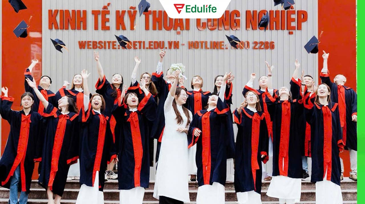 Chương trình đào tạo luyện thi APTIS cực uy tín