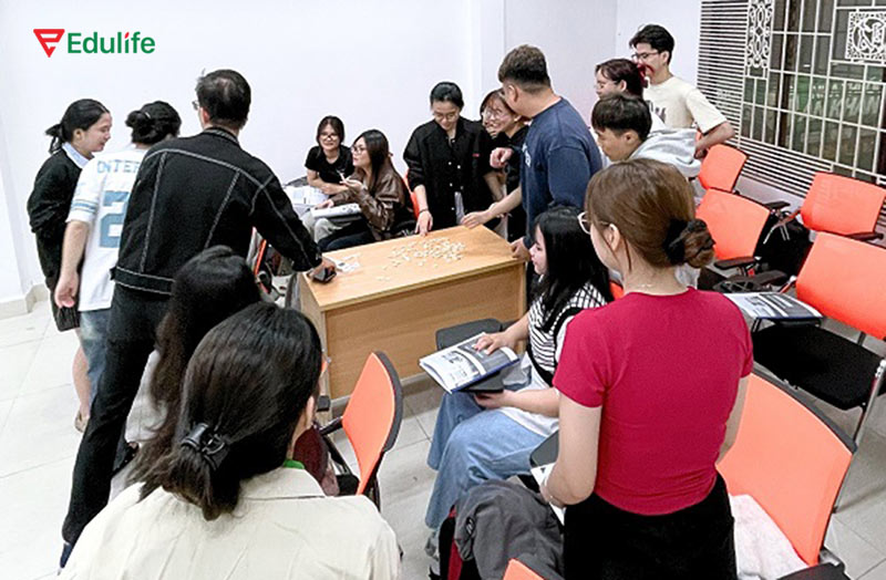 Sĩ số lớp học nhỏ giúp giáo viên dễ dàng theo dõi và kèm cặp học viên sát sao