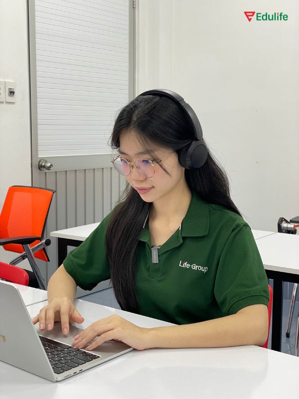 Luyện nghe đoạn hội thoại và trả lời đáp án theo các dạng bài thường gặp trong đề thi