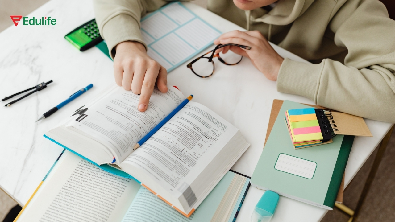 Đọc nhiều tài liệu giúp bạn có vốn từ phong phú khi viết