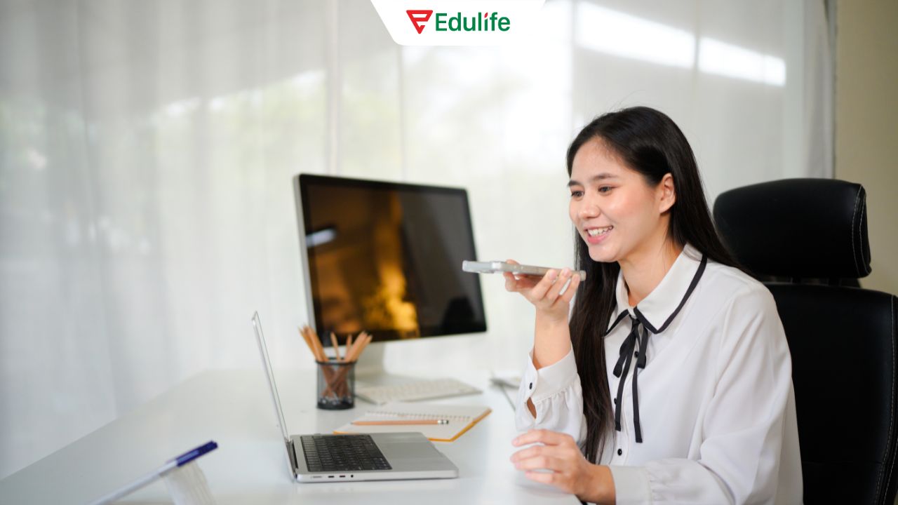 Hãy ghi âm lại giọng nói tiếng Anh của mình và nghe lại để sửa lỗi khi phát âm