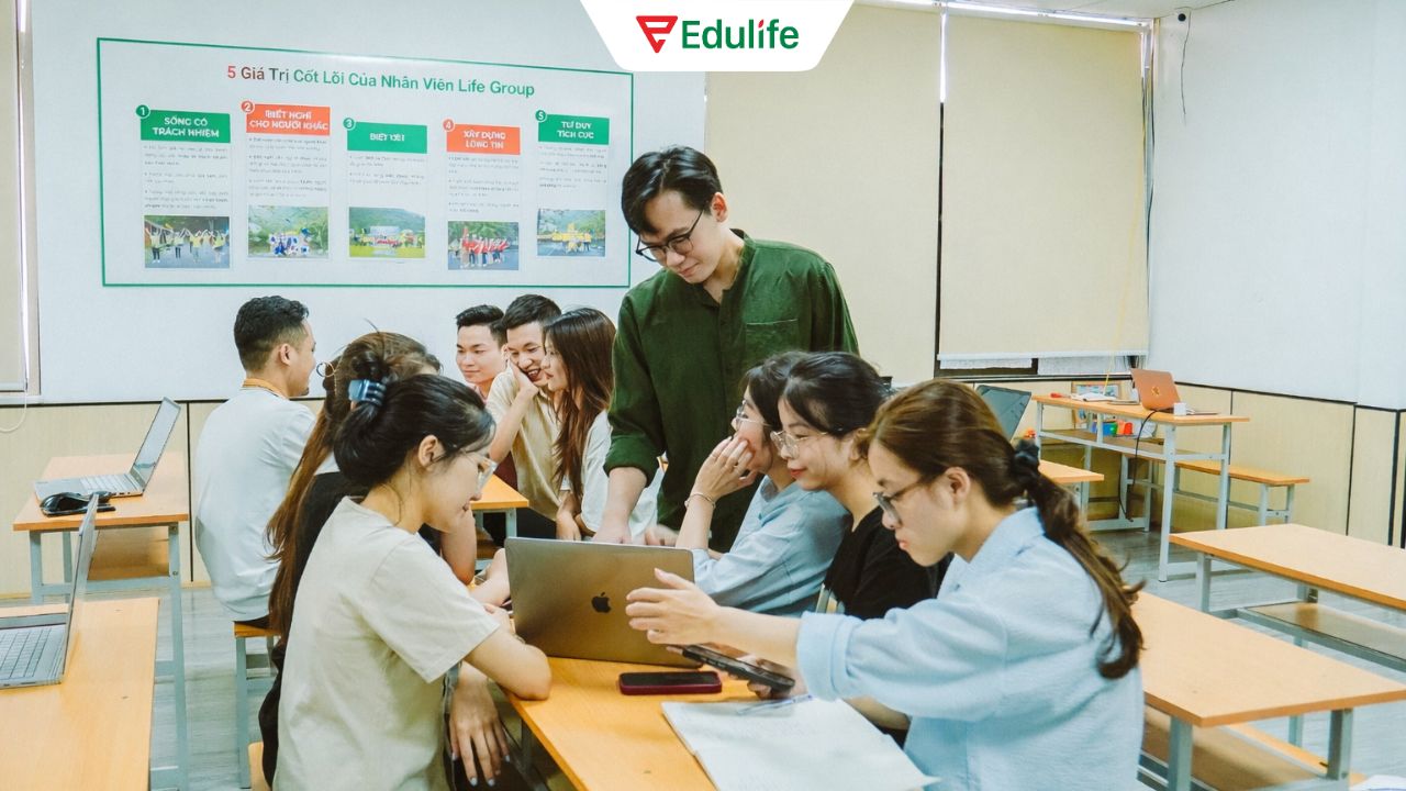 Tham gia các câu lạc bộ tiếng Anh để có môi trường giao tiếp thực tế