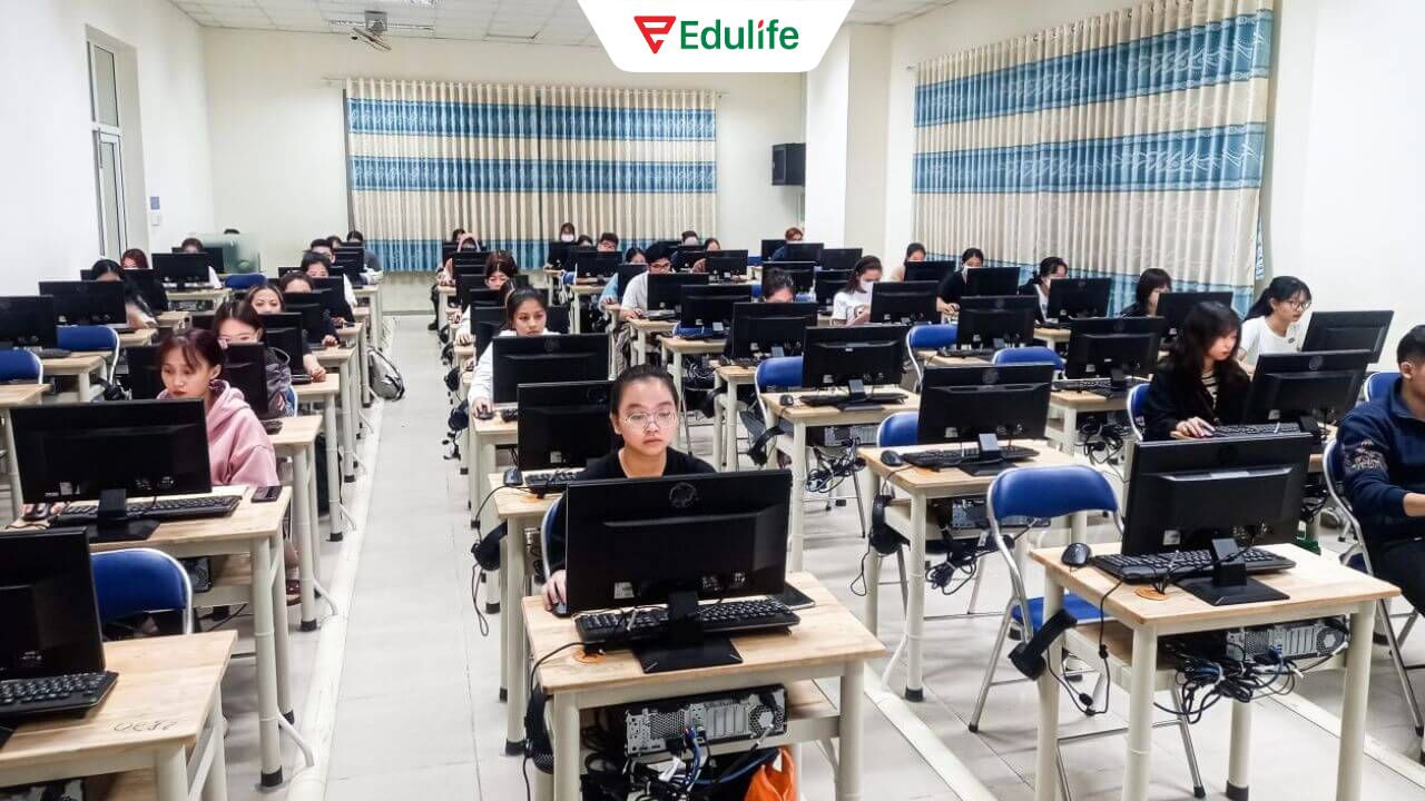 Phòng thi VSTEP tại HCMUE đáp ứng đầy đủ các yêu cầu theo quy định của Bộ GD&ĐT Phòng thi VSTEP tại HCMUE đáp ứng đầy đủ các yêu cầu theo quy định của Bộ GD&ĐT