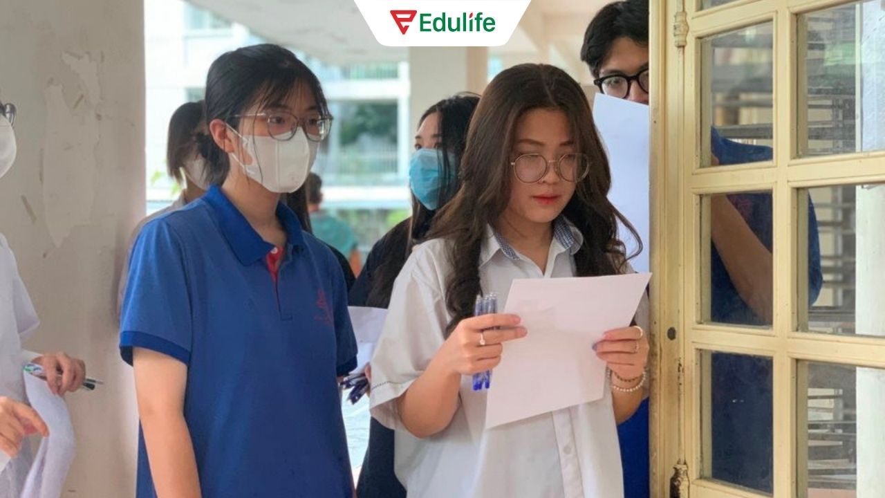 Bạn nên có mặt trước giờ thi khoảng 30 phút để làm thủ tục dự thi