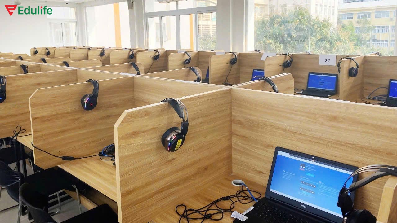 Phòng máy thi VSTEP tại trường Đại học Ngoại Ngữ – ĐHQG Hà Nội hiện đại